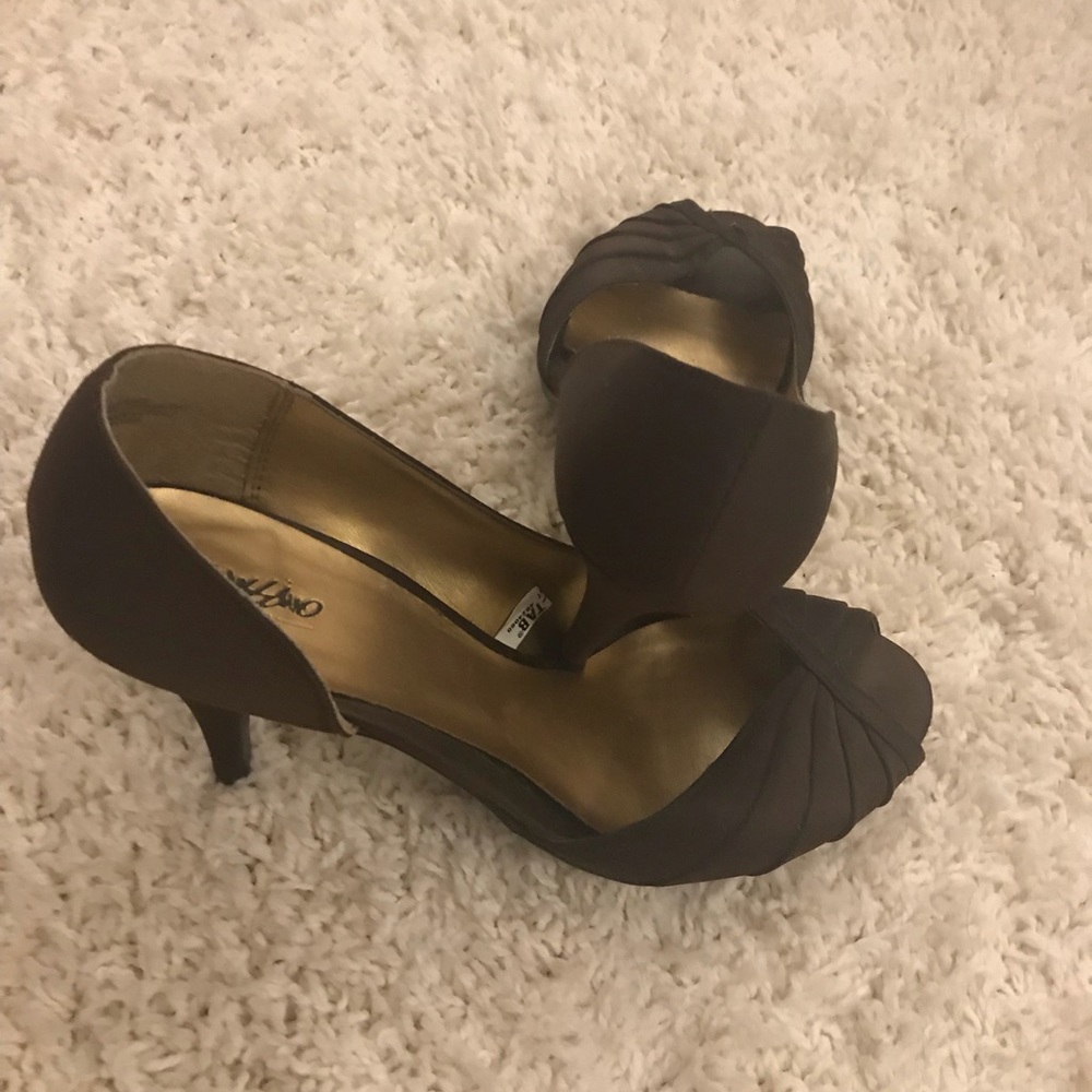 Shoes - Picture 3 of 4